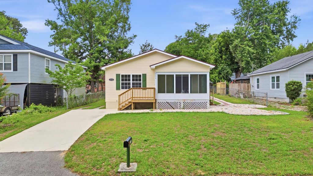 4356 Bayshore Dr., Little River, SC 29566