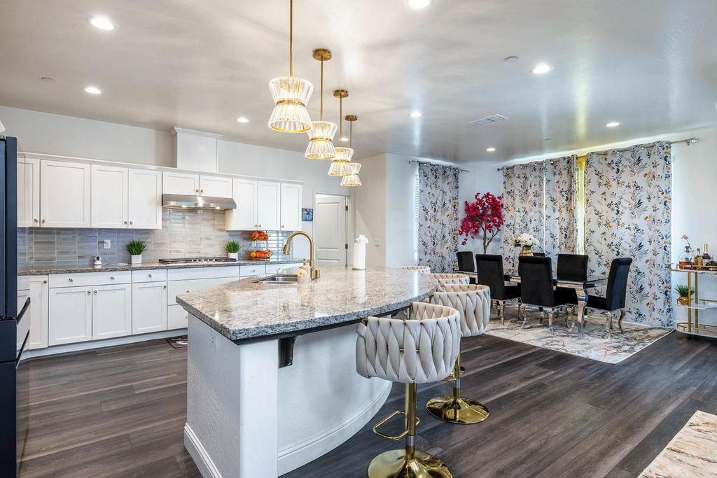Image 14 of property listing at 4167 Poe Avenue, Clovis, CA 93619