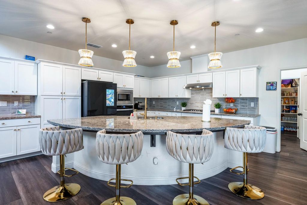 Image 15 of property listing at 4167 Poe Avenue, Clovis, CA 93619
