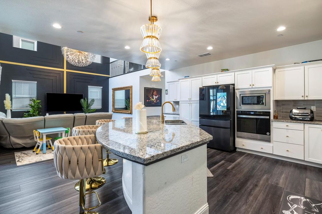 Image 16 of property listing at 4167 Poe Avenue, Clovis, CA 93619