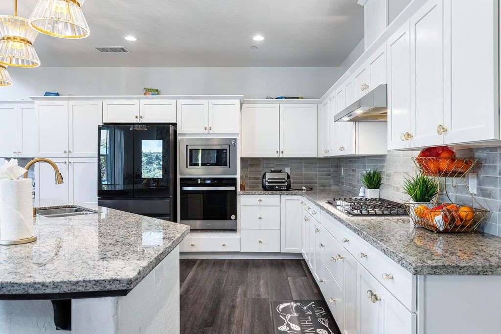 Image 19 of property listing at 4167 Poe Avenue, Clovis, CA 93619