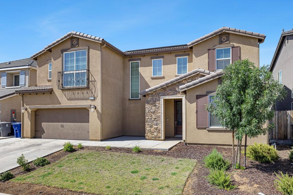 Image 2 of property listing at 4167 Poe Avenue, Clovis, CA 93619