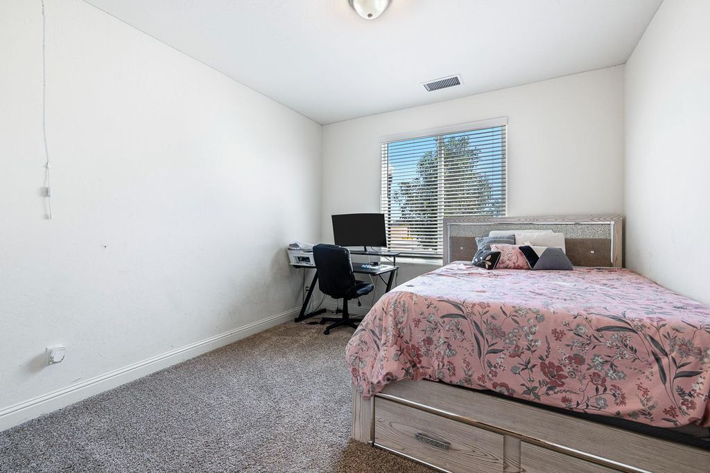 Image 23 of property listing at 4167 Poe Avenue, Clovis, CA 93619