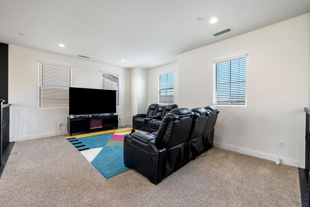 Image 29 of property listing at 4167 Poe Avenue, Clovis, CA 93619