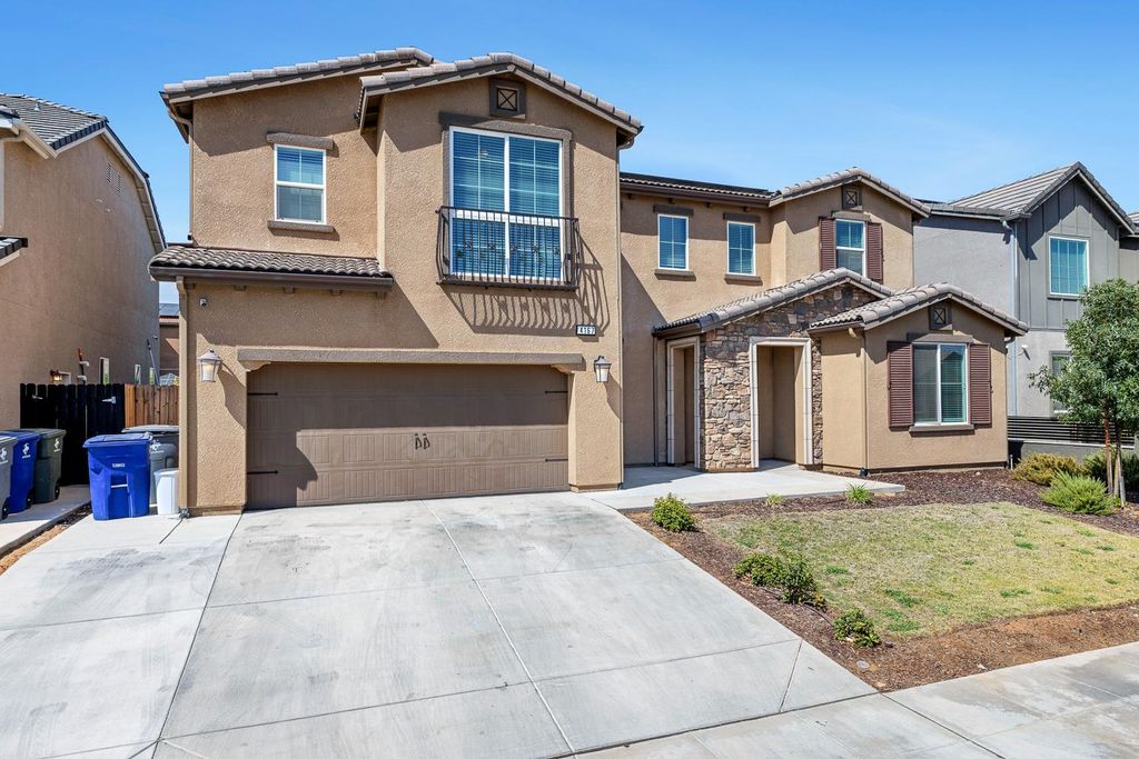 Image 3 of property listing at 4167 Poe Avenue, Clovis, CA 93619