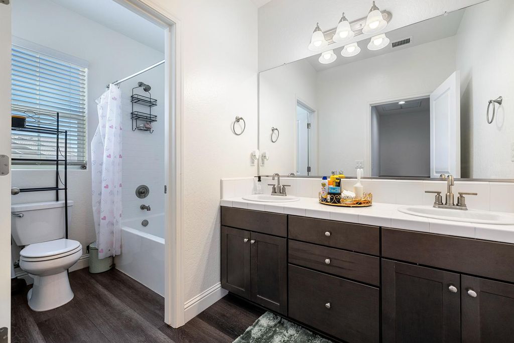 Image 38 of property listing at 4167 Poe Avenue, Clovis, CA 93619