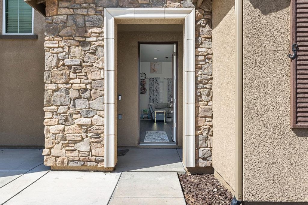 Image 4 of property listing at 4167 Poe Avenue, Clovis, CA 93619