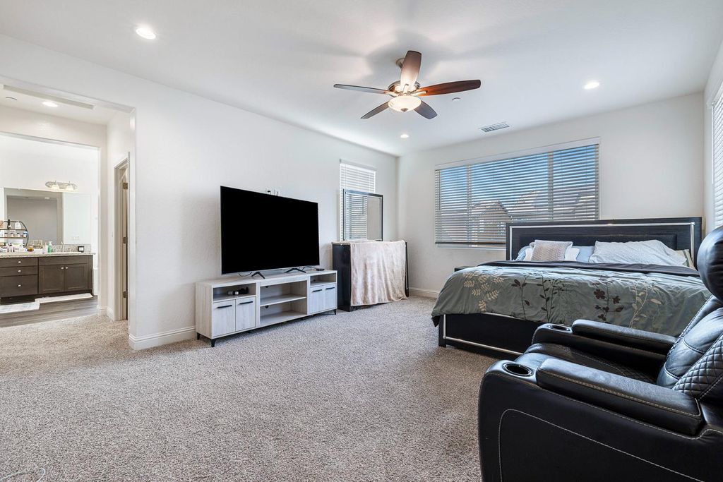 Image 43 of property listing at 4167 Poe Avenue, Clovis, CA 93619
