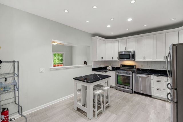 33 E Burgess Dr, Piscataway Twp., NJ 08854