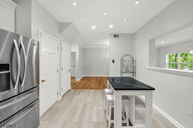 33 E Burgess Dr, Piscataway Twp., NJ 08854