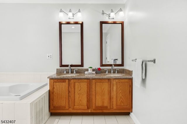33 E Burgess Dr, Piscataway Twp., NJ 08854