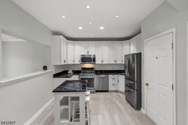 33 E Burgess Dr, Piscataway Twp., NJ 08854