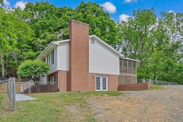 347 Roy RD, Troutville, VA 24175