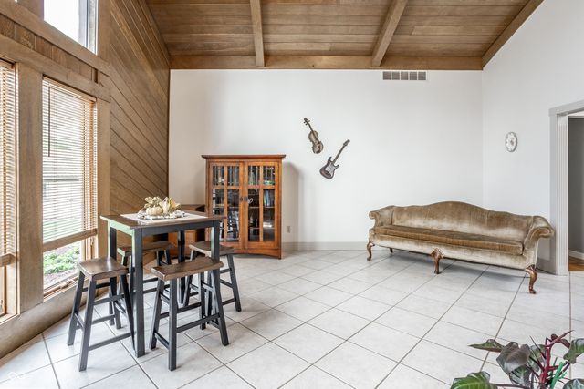 1627 Forward Pass Court, Indianapolis, IN 46217