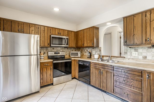 1627 Forward Pass Court, Indianapolis, IN 46217