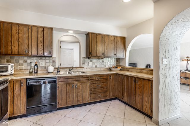 1627 Forward Pass Court, Indianapolis, IN 46217