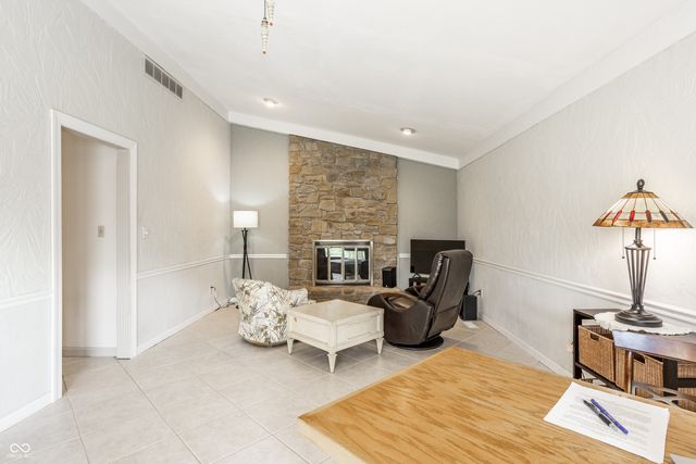 1627 Forward Pass Court, Indianapolis, IN 46217