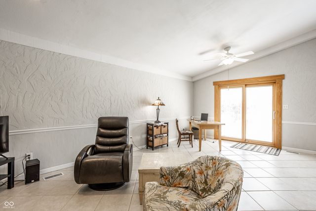 1627 Forward Pass Court, Indianapolis, IN 46217