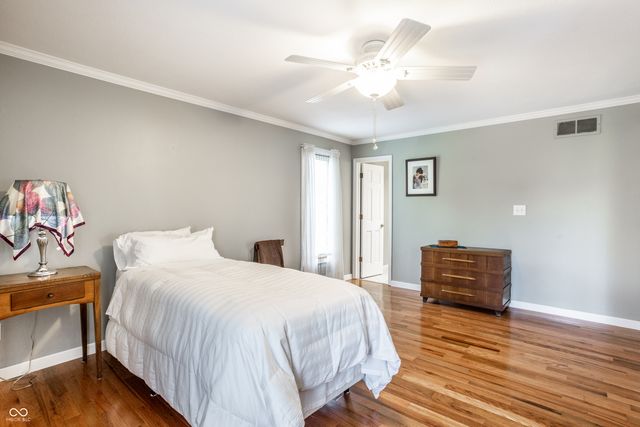 1627 Forward Pass Court, Indianapolis, IN 46217