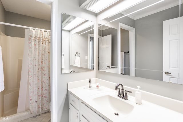 1627 Forward Pass Court, Indianapolis, IN 46217