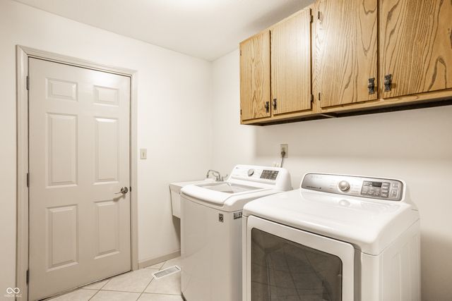 1627 Forward Pass Court, Indianapolis, IN 46217