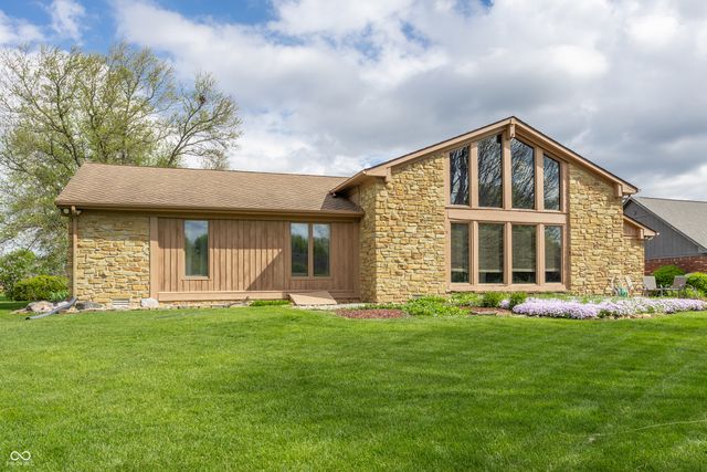 1627 Forward Pass Court, Indianapolis, IN 46217