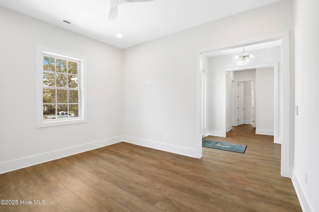 Image 11 of property listing at 2024 Bay Colony Lane, Wilmington, NC 28405