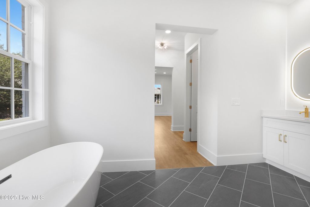 Image 16 of property listing at 2024 Bay Colony Lane, Wilmington, NC 28405