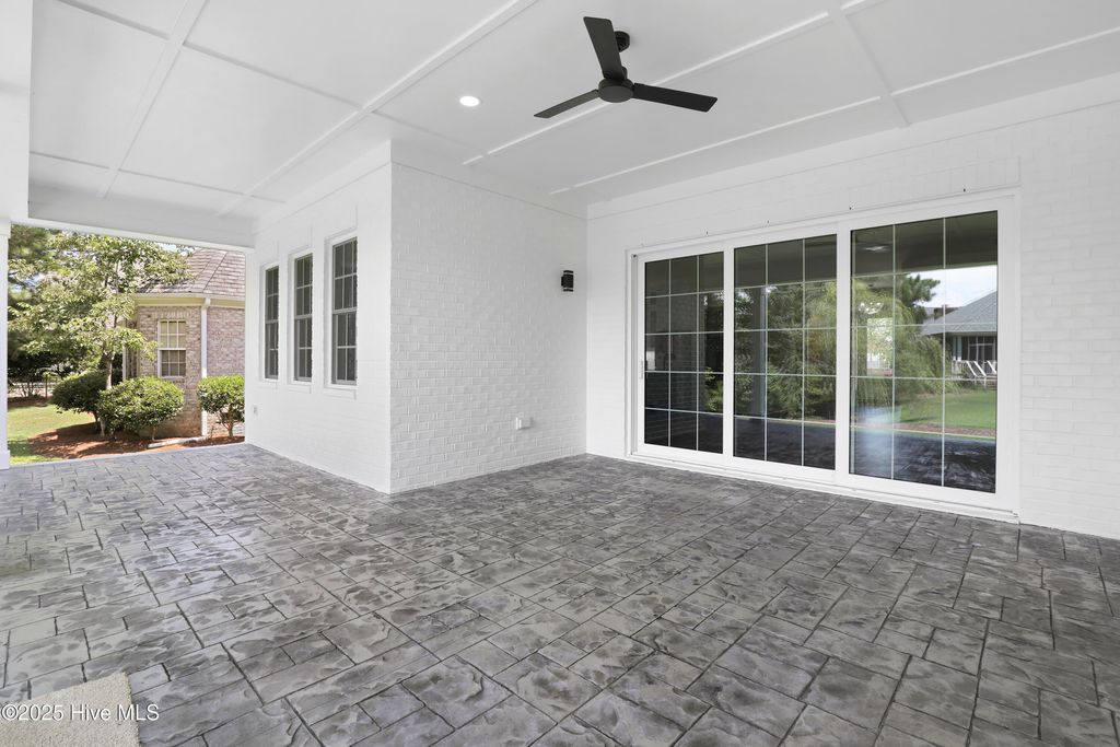 Image 21 of property listing at 2024 Bay Colony Lane, Wilmington, NC 28405