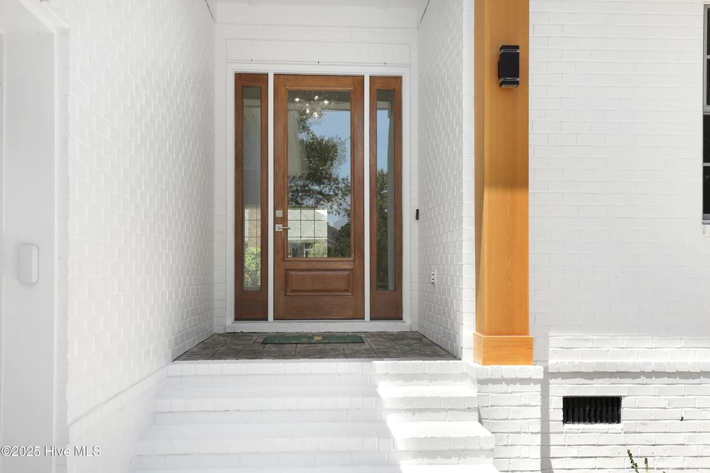 Image 6 of property listing at 2024 Bay Colony Lane, Wilmington, NC 28405