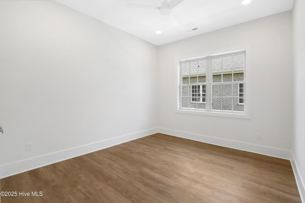 Image 8 of property listing at 2024 Bay Colony Lane, Wilmington, NC 28405