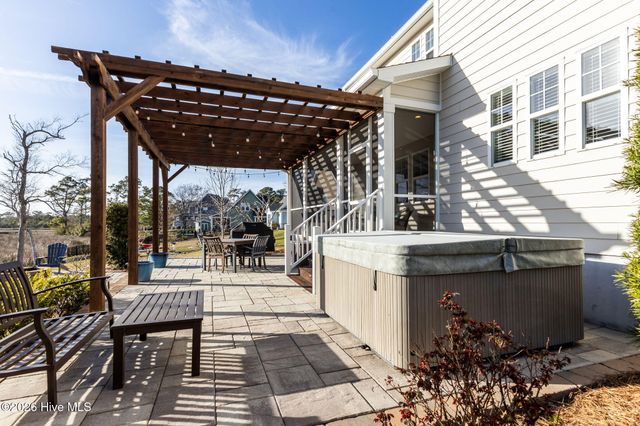 112 Castaway Cove, Cedar Point, NC 28584