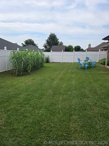 1102 S Catalina Drive, Oologah, OK 74053