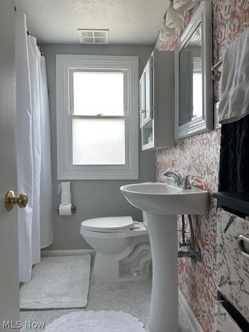 4323 Russell Avenue, Parma, OH 44134