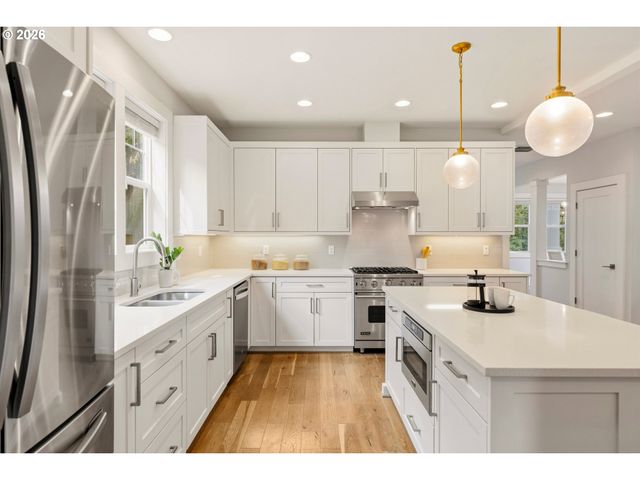 1722 Sw CUSTER St, Portland, OR 97219