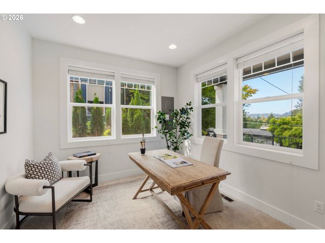 1722 Sw CUSTER St, Portland, OR 97219