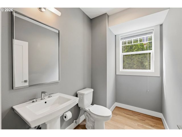 1722 Sw CUSTER St, Portland, OR 97219