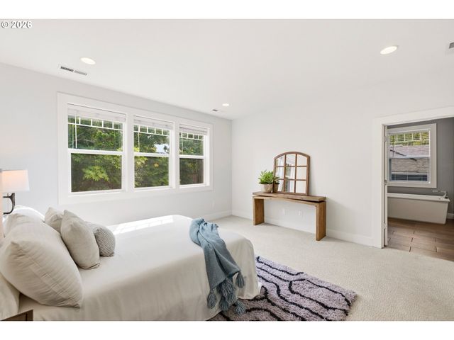 1722 Sw CUSTER St, Portland, OR 97219