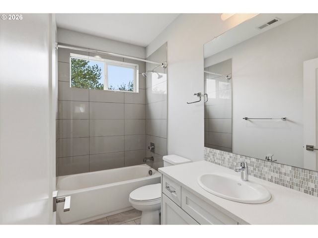 1722 Sw CUSTER St, Portland, OR 97219
