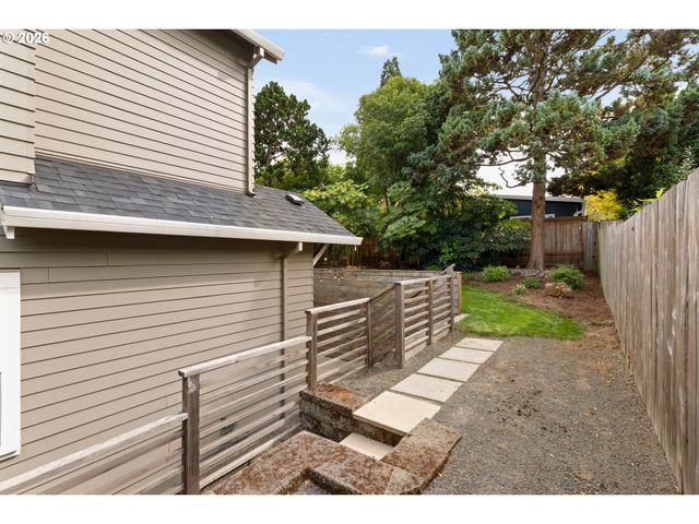 1722 Sw CUSTER St, Portland, OR 97219
