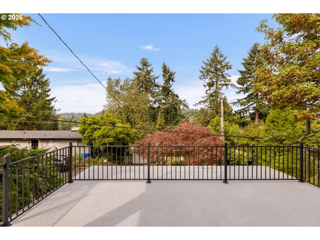1722 Sw CUSTER St, Portland, OR 97219