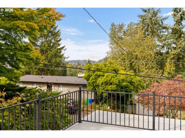 1722 Sw CUSTER St, Portland, OR 97219