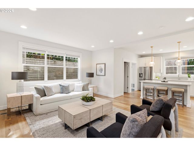 1722 Sw CUSTER St, Portland, OR 97219
