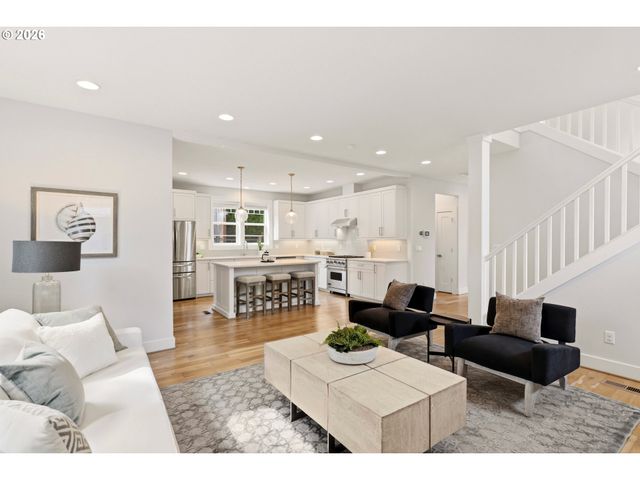 1722 Sw CUSTER St, Portland, OR 97219