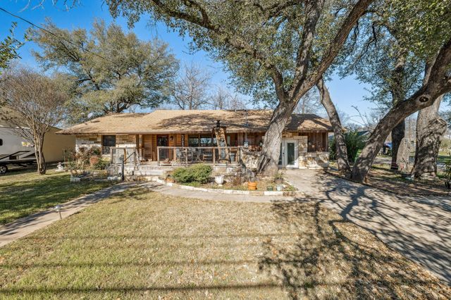 604 SW Barnard Street, Glen Rose, TX 76043