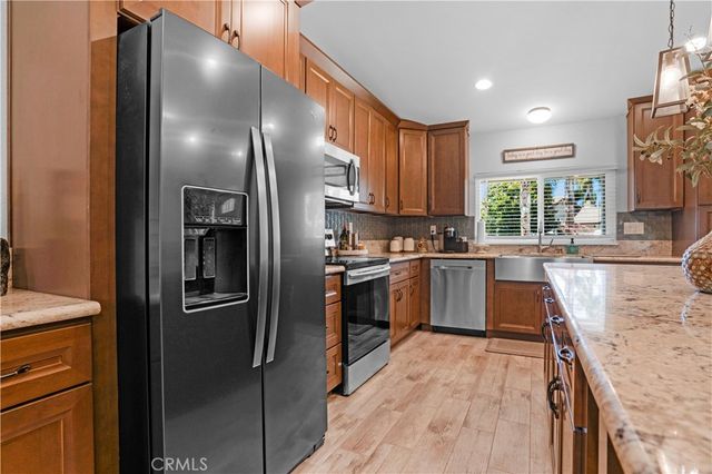 22841 Wind Song Place, Canyon Lake, CA 92587