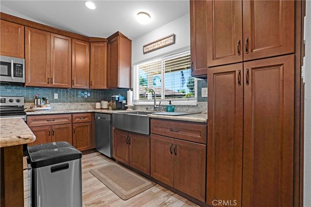 22841 Wind Song Place, Canyon Lake, CA 92587