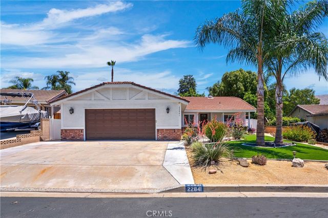 22841 Wind Song Place, Canyon Lake, CA 92587