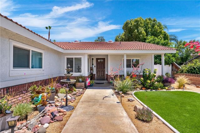22841 Wind Song Place, Canyon Lake, CA 92587