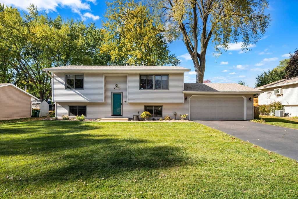 7501 James Avenue N, Brooklyn Park, MN 55444